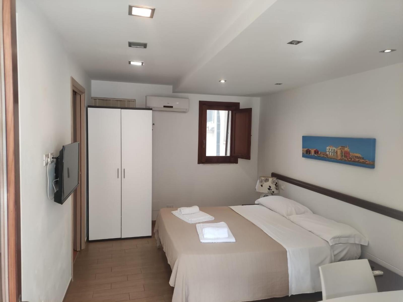 Cortile Antico Aparthotel Трапани Екстериор снимка